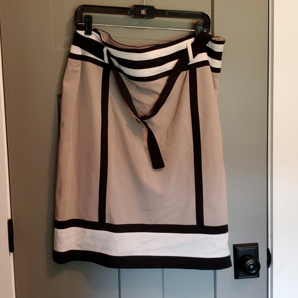 NEW Ladies PLUS SIZE skirt must see! Sz 16